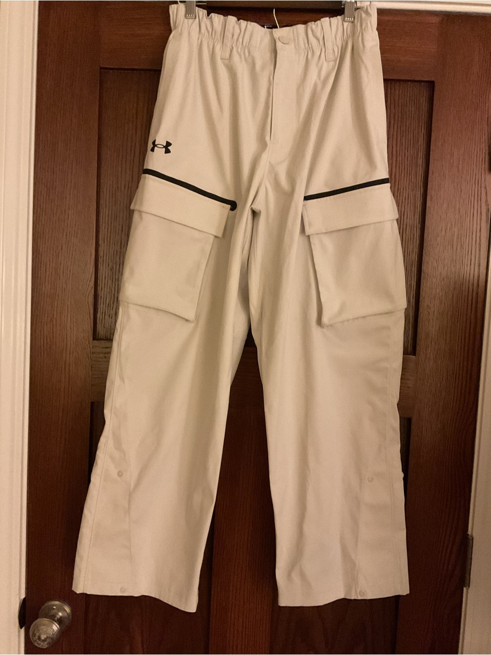 NWT Under Armour Women’s Straight Leg Cargo Pants Cream Size Small S
